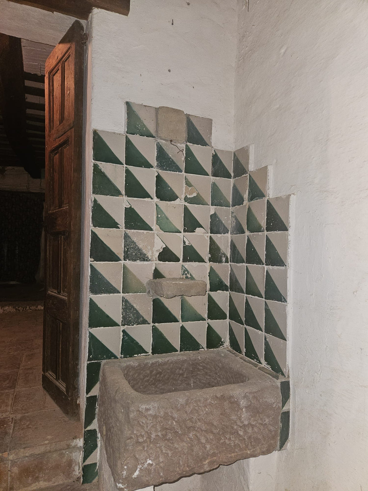 The green-tiled fountain on the facade